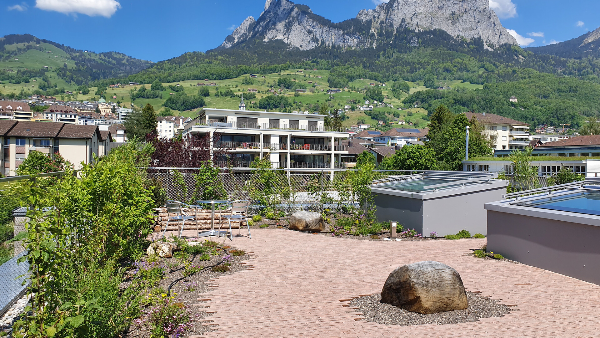 Naturzertifizierte Dachterrasse auf einem Bürogebäude