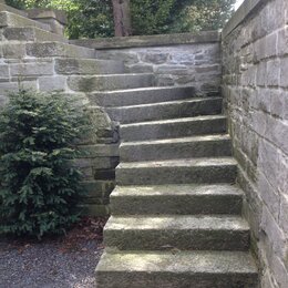 Historische Treppe zur Gruft